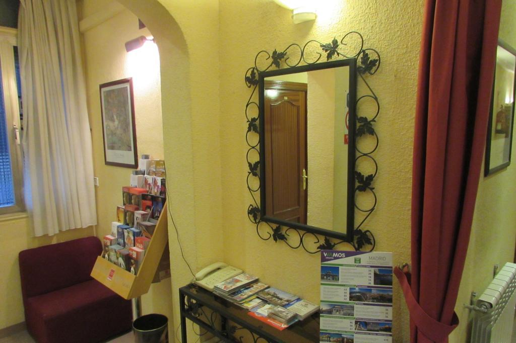 Hostal Prim มาดริด ภายนอก รูปภาพ
