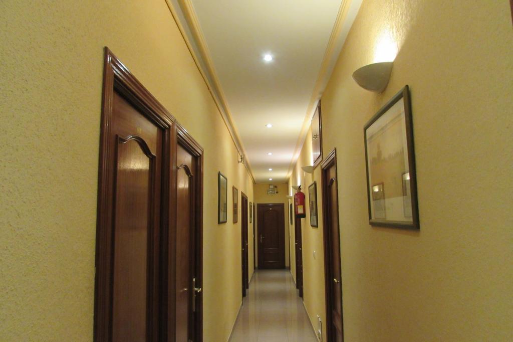 Hostal Prim มาดริด ภายนอก รูปภาพ