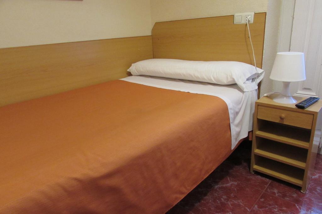 Hostal Prim มาดริด ภายนอก รูปภาพ