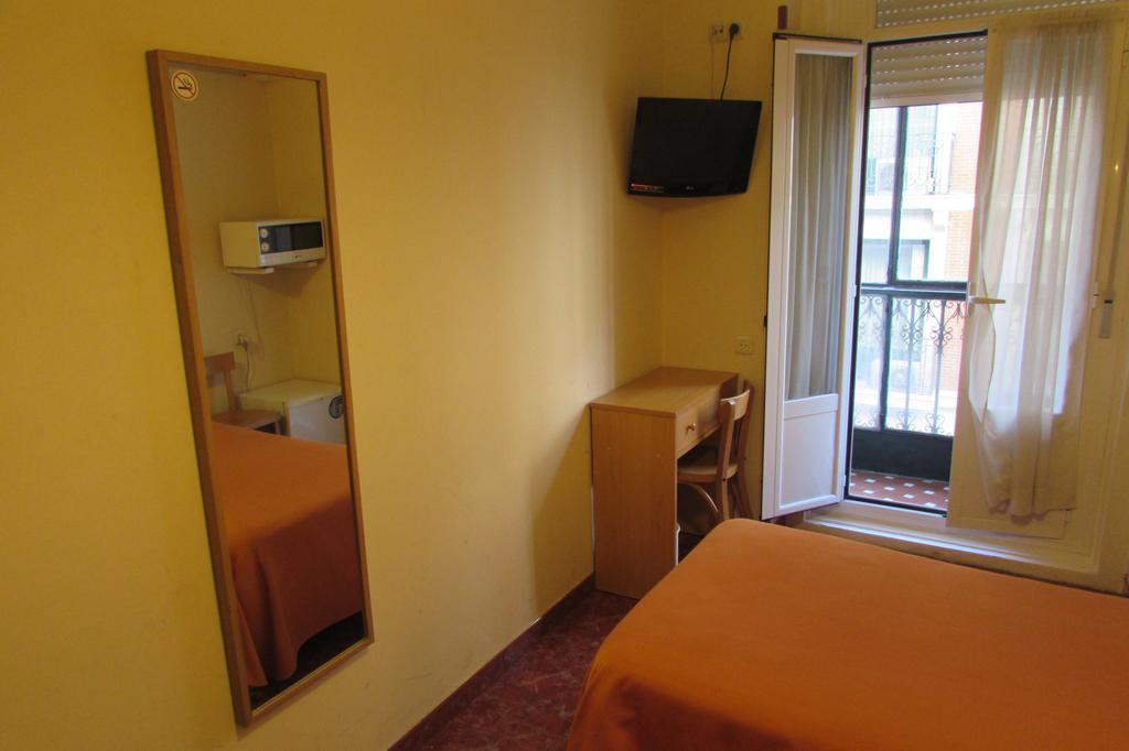 Hostal Prim มาดริด ภายนอก รูปภาพ