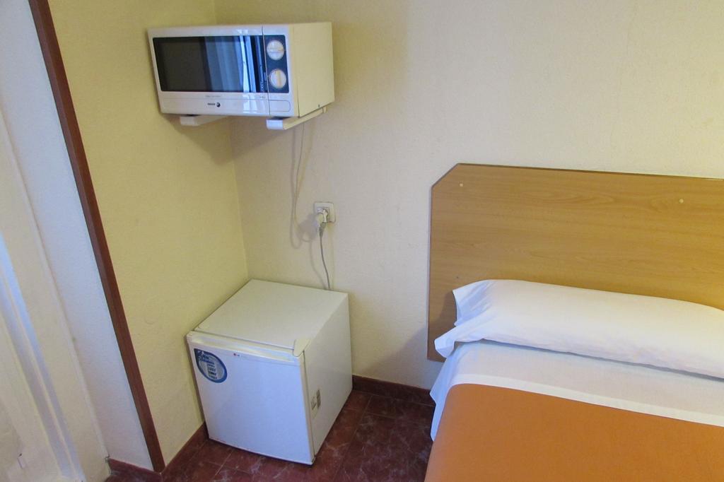 Hostal Prim มาดริด ภายนอก รูปภาพ