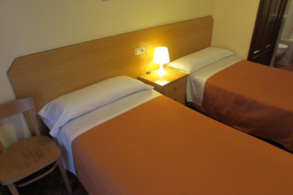 Hostal Prim มาดริด ภายนอก รูปภาพ
